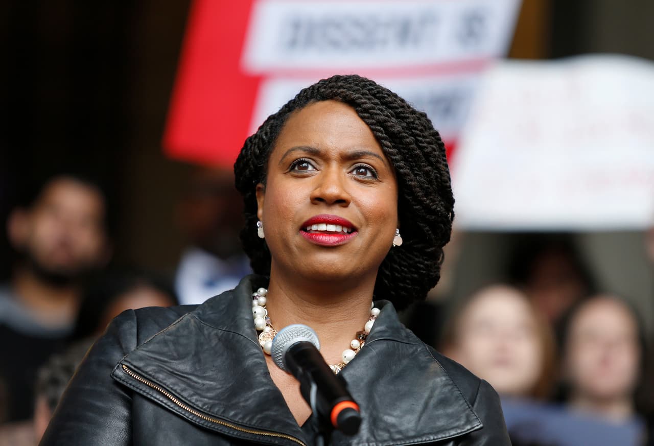 <b>Ayanna Pressley. </b>Candidata por el Distrito 7 de Massachussets. En las primarias venció a Mike Capuano, quien ocupó el escaño por 10 mandatos. Sin oposición republicana, se convertirá en una de las primeras mujeres afroamericanas elegidas a la Cámara de Representantes de cualquier estado de Nueva Inglaterra.