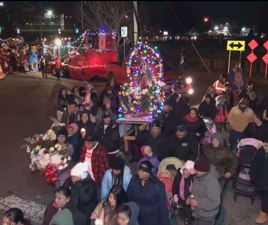 De hecho, la Patrona de México, se ha convertido en la madre de los inmigrantes en Estados Unidos, desde cada rincón del país, depositan su fe, pidiendo que interceda por esa intención tan importante.
<br>