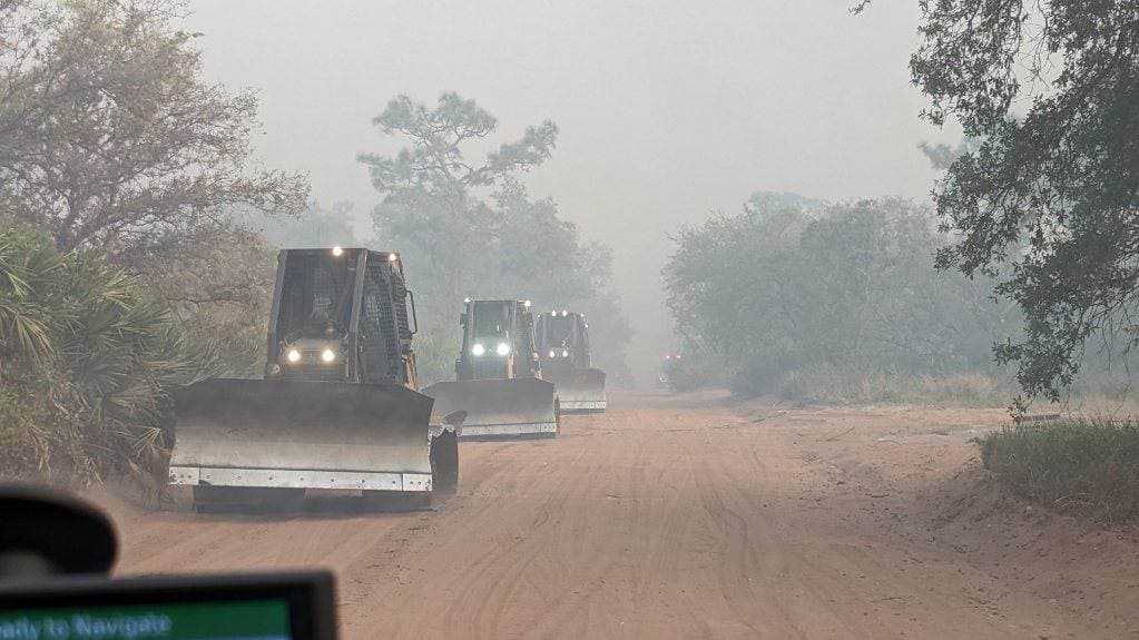 Aún investigan la causa del incendio y hasta el momento no se han reportado personas heridas.