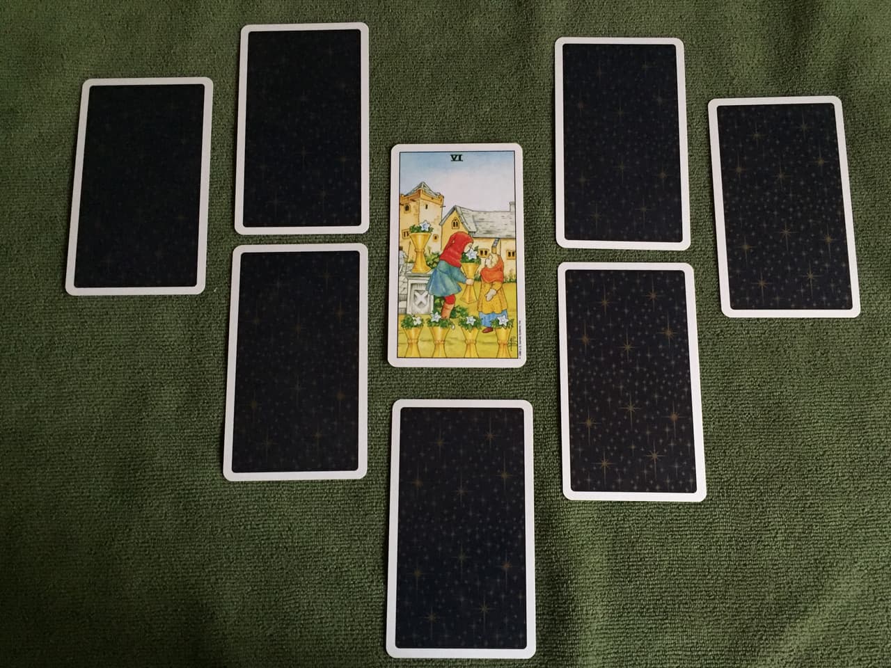 <b>Carta 1:</b> Representa al consultante en su estado actual, en su presente. Nos indica sus niveles emocionales superficiales, el punto en que se encuentra y sus pretensiones.