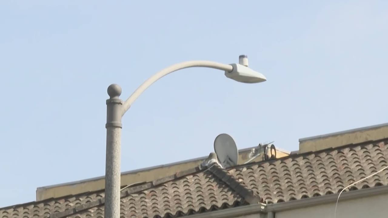 Denuncian postes sin electricidad en calles de Los Ángeles