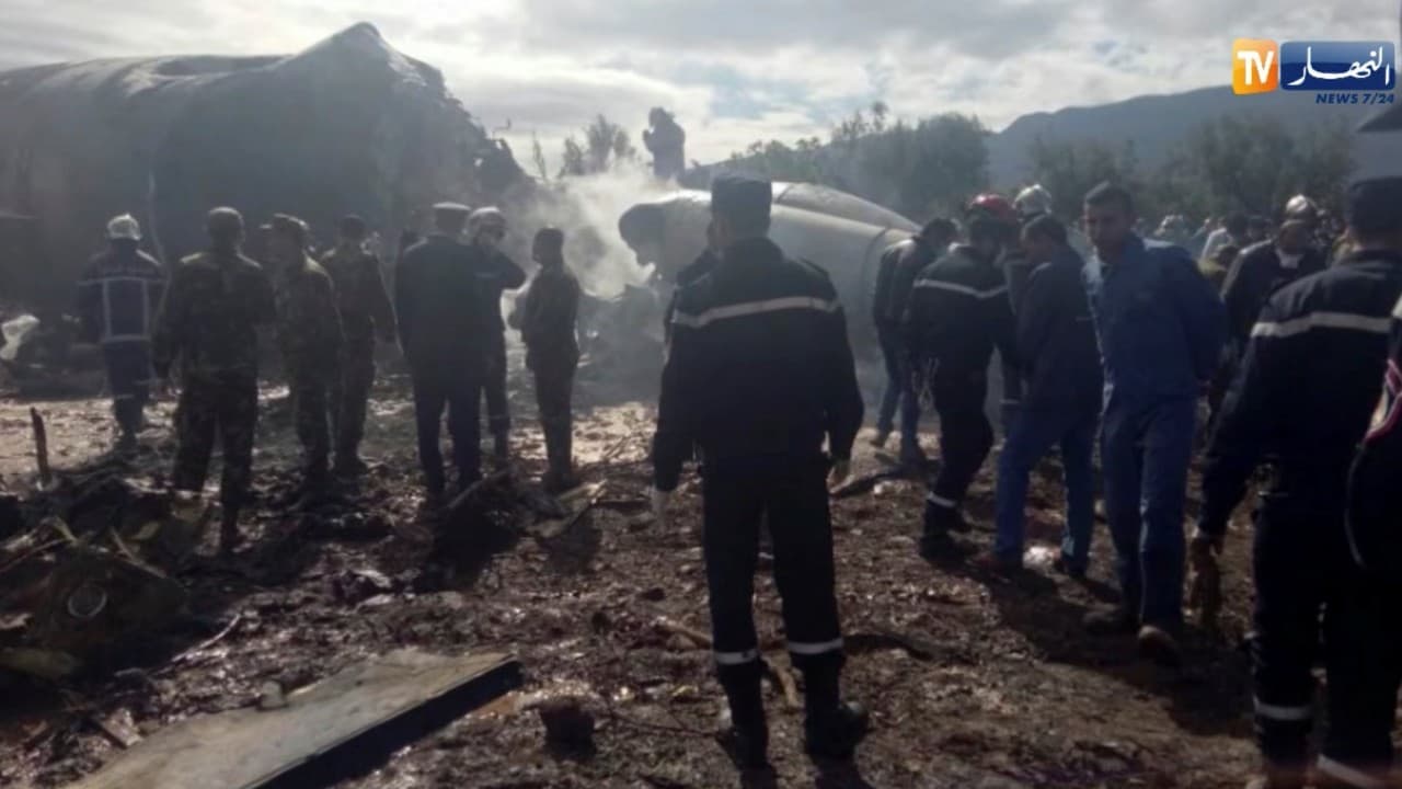 Mueren 257 personas al estrellarse un avión militar en Argelia