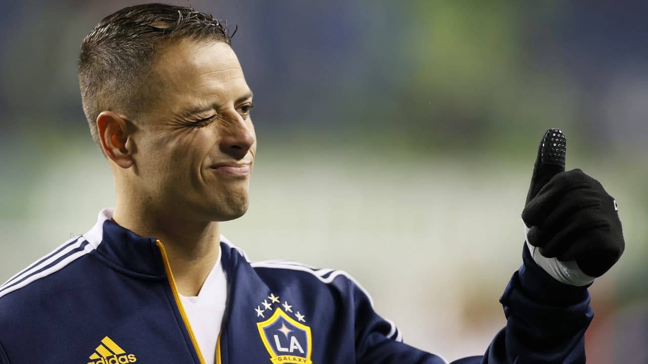 Chicharito aplica consejo de su padre para volver a la Selección Mexicana