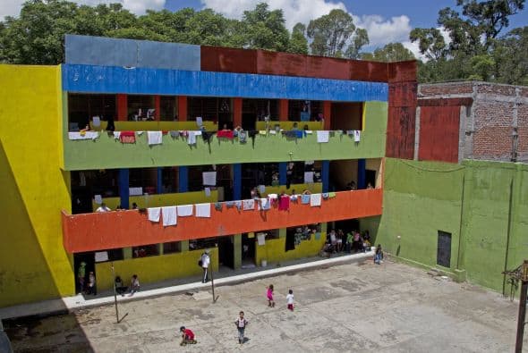 Dicen que una imagen dice más que mil palabras, pero para que no quede duda estas 30 fotos cuentan la historia del albergue 'La Gran Familia' ¿Quieres ver más? Más de 150 denuncias contra el albergue ‘La Gran Familia’ aquí