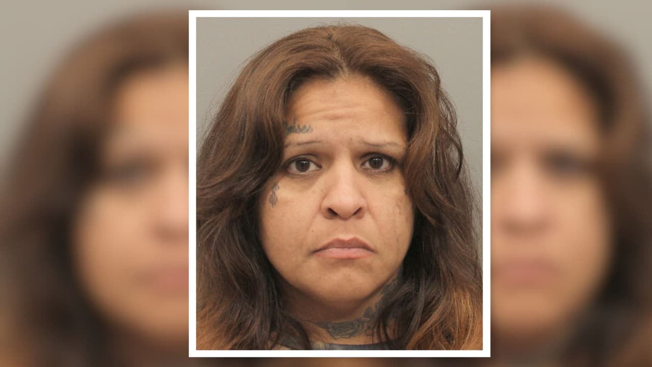 Arrestan a sospechosa de apuñalar múltiples veces a un hispano hace 16 años en el área de Houston 