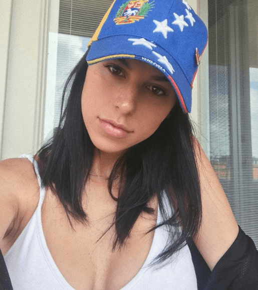 En esa misma ocasión, la asistente personal de Kylie afirmó que esta última aún la tiene registrada en su celular como 'Victoria the Princess'.