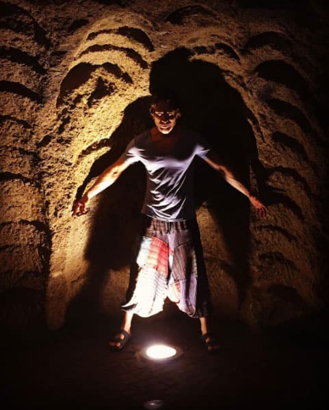 "#GrutasDeHercules que datan desde 5000ac #Marrueco s#vacaciones", explicó el galán argentino.