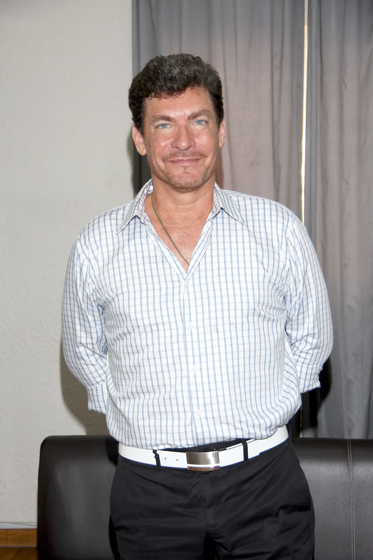 "Ya basta de esa imagen del gay de la emplumada", expresó en declaraciones retomadas por el diario mexicano El Noroeste en noviembre de 2015.
<br>