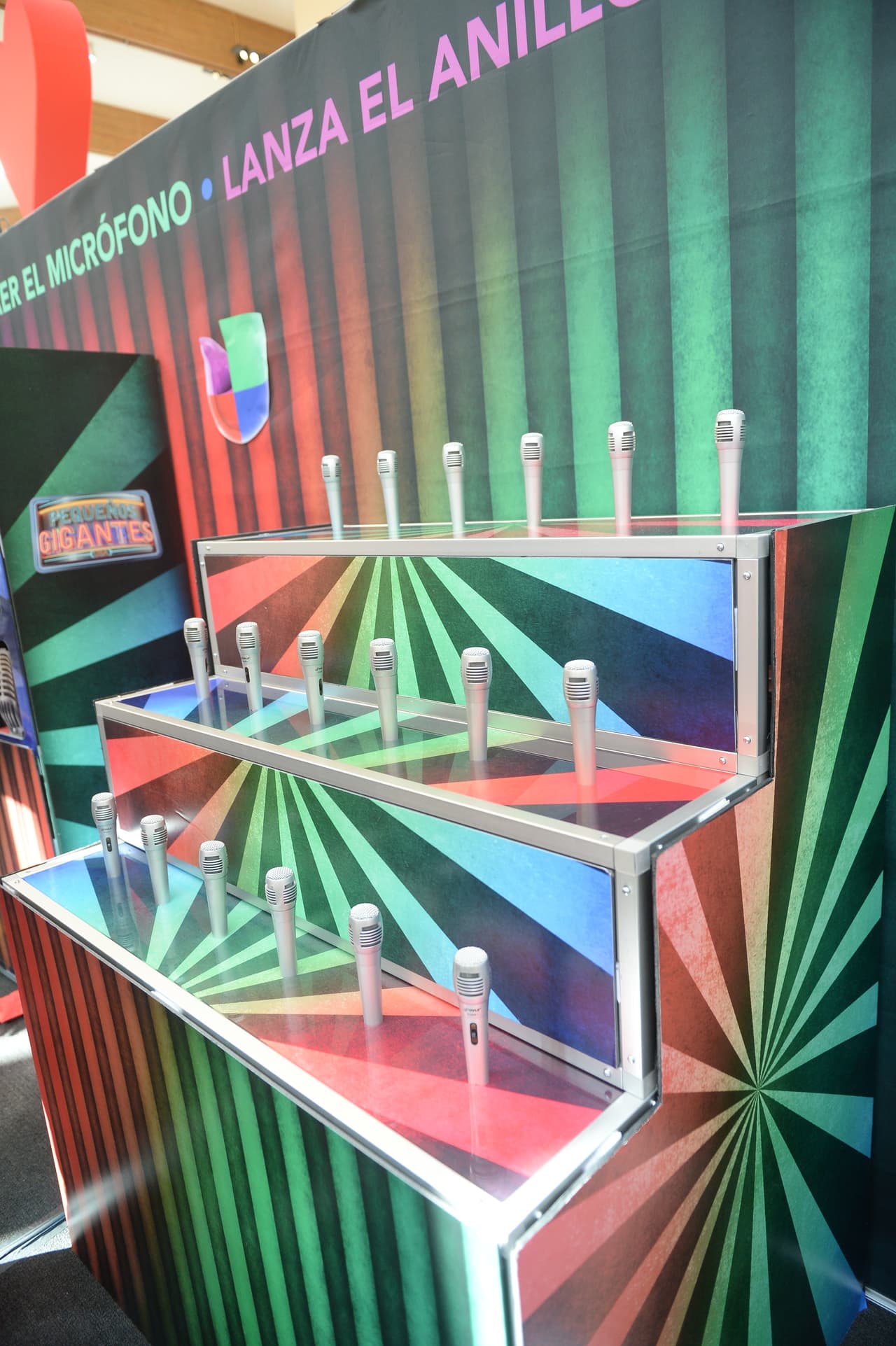 Lanza el anillo (Ring Toss), fue uno de los juegos favoritos.