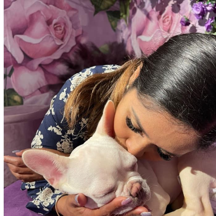 "¡Él es Mike! Mi amigo casi hijo peludo. Es muy inteligente y bien portado! Se ha robado el corazón de toda la familia", cuenta sobre su perro, Erika Brito.