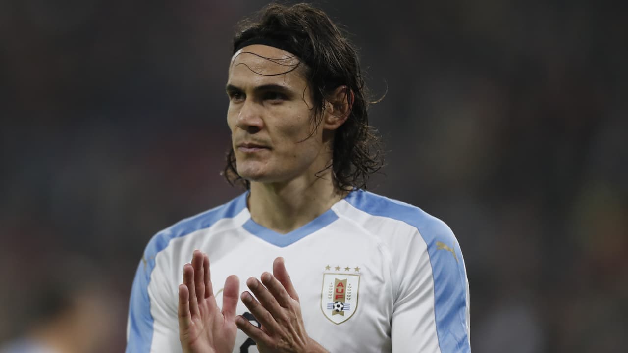 Conmebol apoya y se solidariza con Cavani tras castigo 'racista'