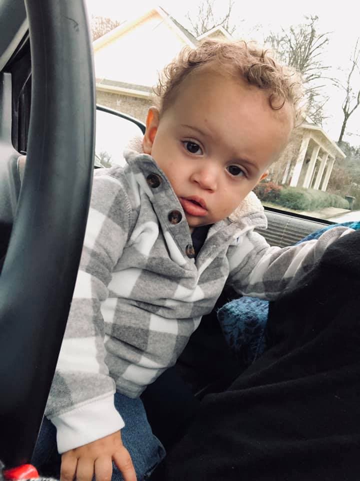 El niño se encuentra bajo custodia de la policía y su tía Gina Lewis dijo que espera llegar a Miami este martes en la mañana para recogerlo.