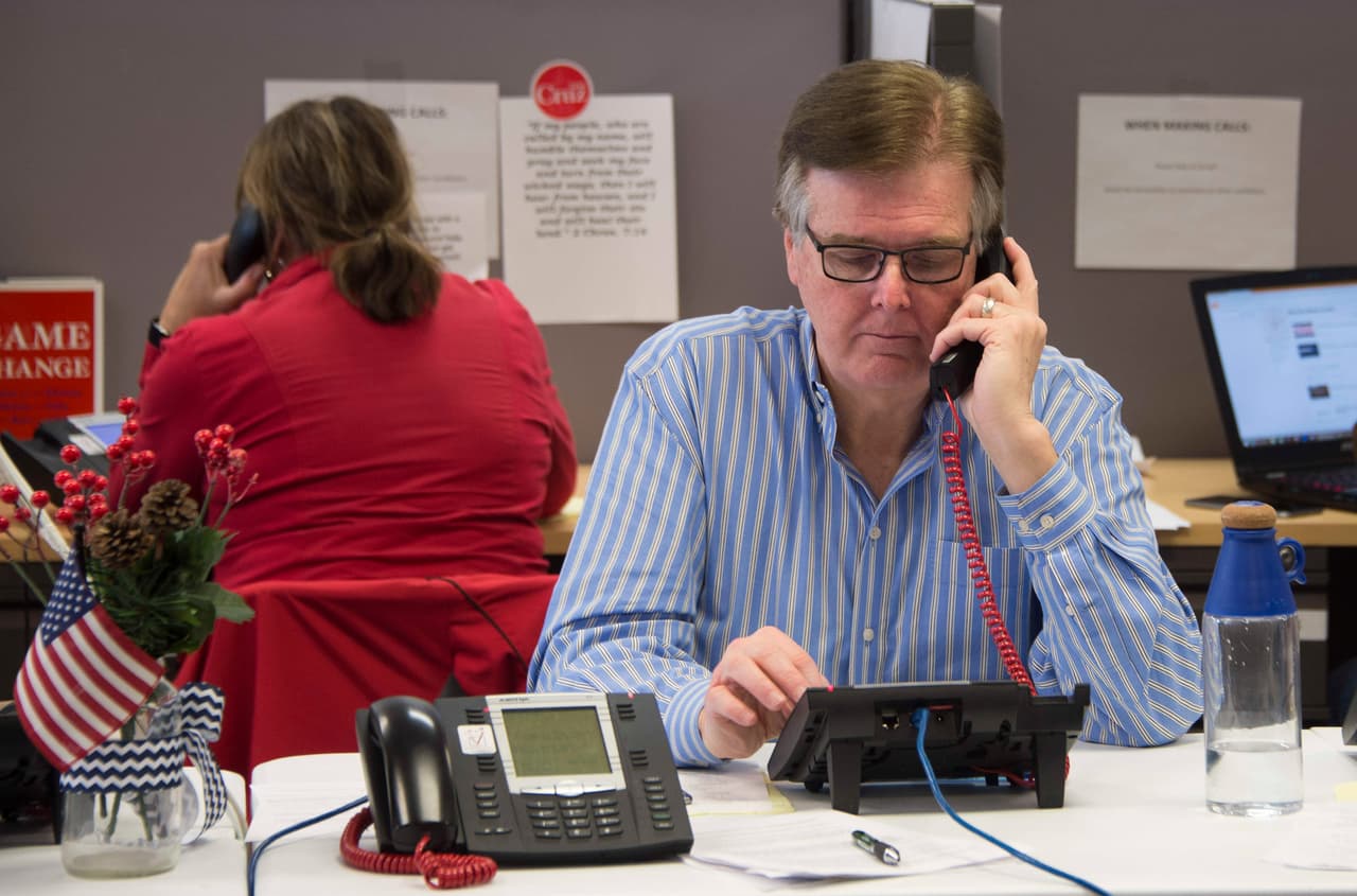 El vicegobernador de Texas, Dan Patrick, quien ha sido muy elocuente en otras polémicas, en esta ocasión ha evitado referirse al artículo sobre los veteranos. Patrick, quien también es el jefe de campaña del presidente Trump en Texas, participó la semana pasada en el tour del bus 
<a href="https://twitter.com/DanPatrick/status/1301604143006654467?s=20" target="_blank">para promover el voto a favor del mandatario</a>, donde destacó los esfuerzos de la administración federal para proteger los trabajos texanos.