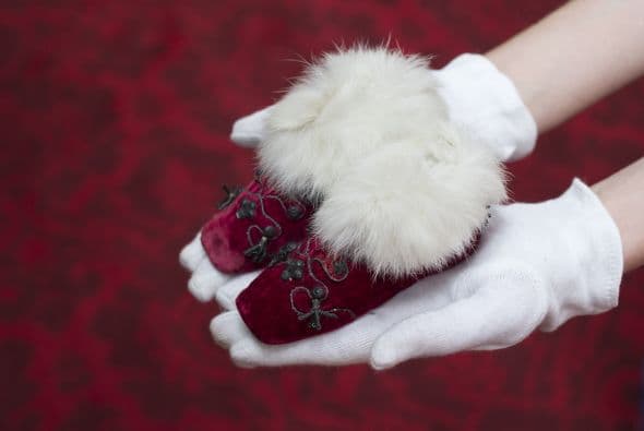 Hasta curiosos zapatos del recién llegado príncipe George.