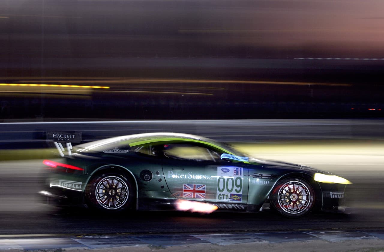 Con los $365 millones de dólares que se embolsará, Taylor se podría comprar 162 de estos exclusivos automoviles. Y le sobraría para comprarse algunos dulces.