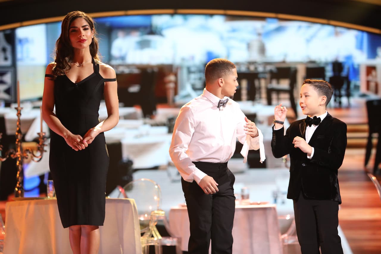 Con la simpatía que lo caracteriza, Ángel pidió una malteada de fresa agitada para alejar al mesero.