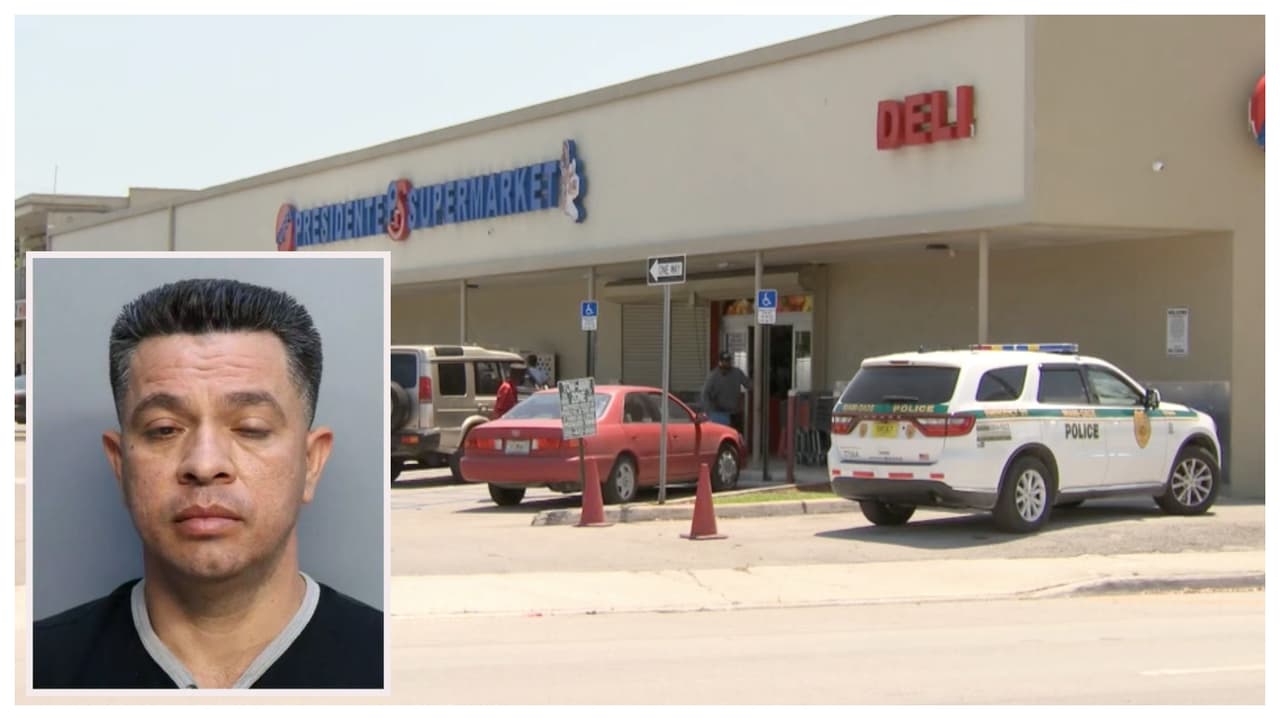 Hombre es acusado de ocultar teléfono con la cámara encendida en el baño de un supermercado