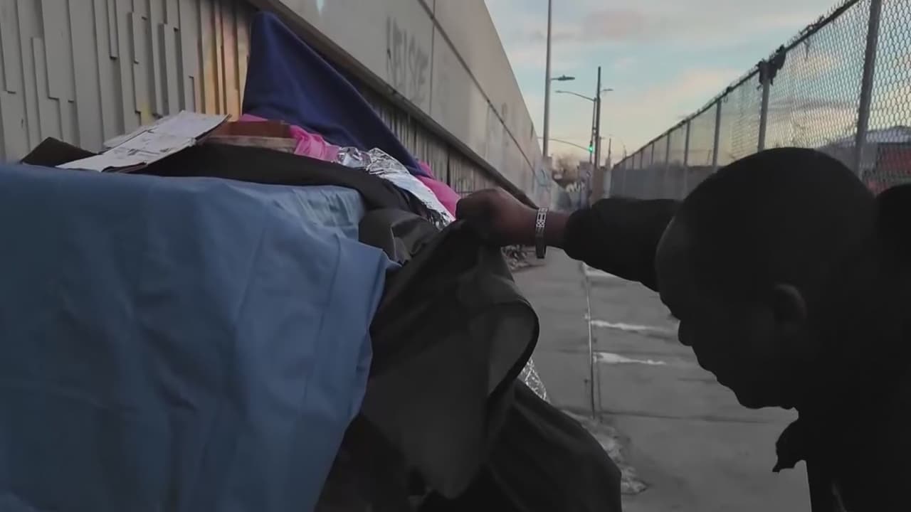 Sobrevivientes de la noche: apoyan a desamparados a sobrevivir el invierno en NY