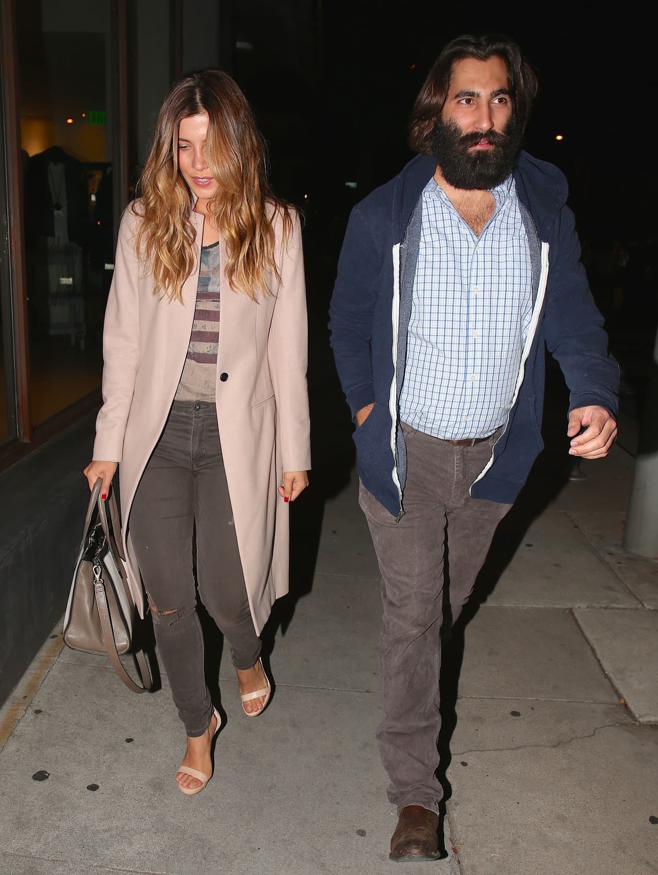 Un misterioso y barbudo nuevo amigo para Michelle. ¿Será su novio?