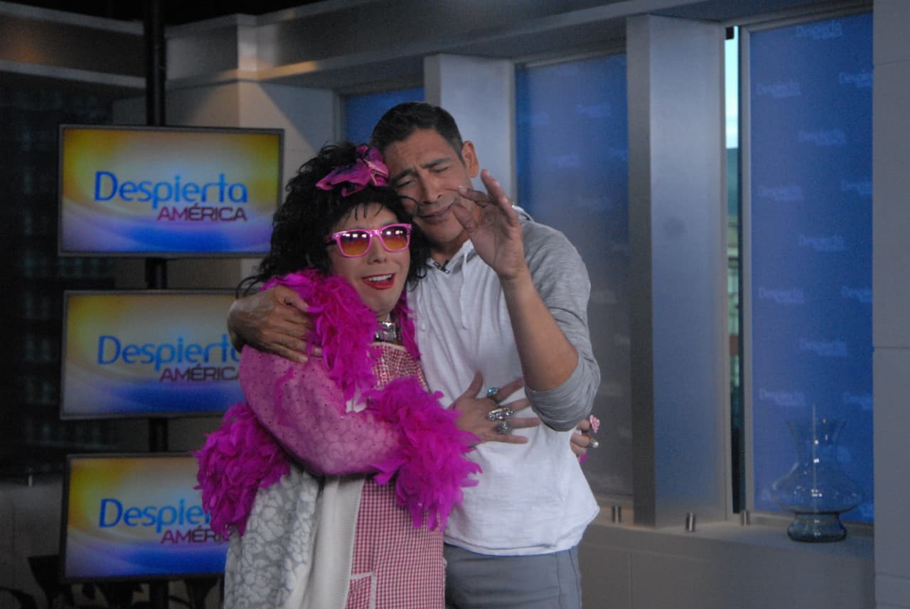 Johnny fue muy cariñoso luego de tan sorpresivo halagado.