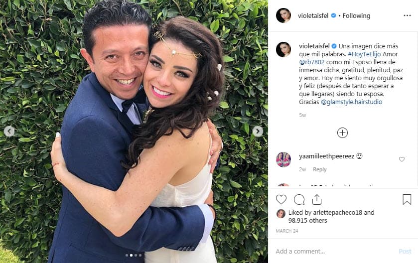 “Hoy me siento muy orgullosa y feliz (después de tanto esperar a que llegaras) siendo tu esposa. Gracias”, escribió Violeta en Instagram el día de su boda para agradecerle a Raúl por todo lo que le había dado.