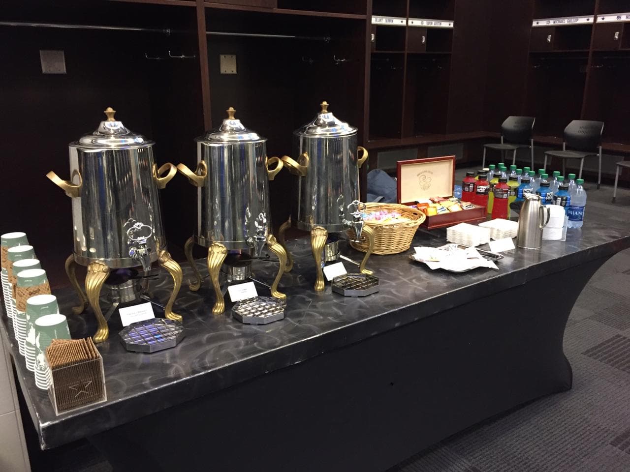 El primer equipo diferente en ocupar el camerino de los Dallas Cowboys es la Selección Mexicana en el AT&T Stadium, previo al amistoso contra Ecuador camino a la Copa Oro.