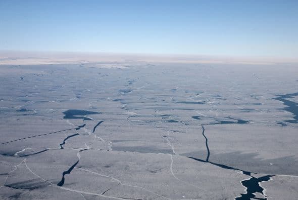 Este invierno frío, intenso y prolongado ha causado el congelamiento de más del 88% de las aguas de los Grandes Lagos en el Medio Oeste acercandóse a la cifra récord de 95% alcanzada en febrero del 1979.¡Recorre las hermosas imágenes!