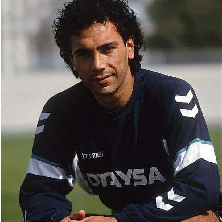 Fue un gol bellísimo de chilena que puso en toda la escuadra e hizo que el estadio se levantara a aplaudirlo.