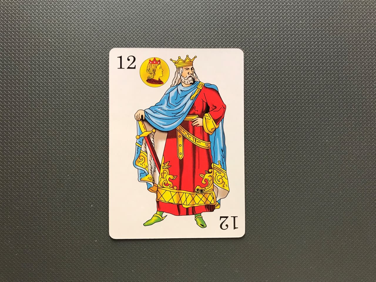 Hay quienes creen que los signos de aire son correspondientes a las espadas, o sea, a Géminis, Libra y Acuario. Regularmente son un poco 'negativos' en el sentido de que advierten sobre enfermedades, disgustos, pensamientos tóxicos o cualquier mala vibra que llegue a la persona.