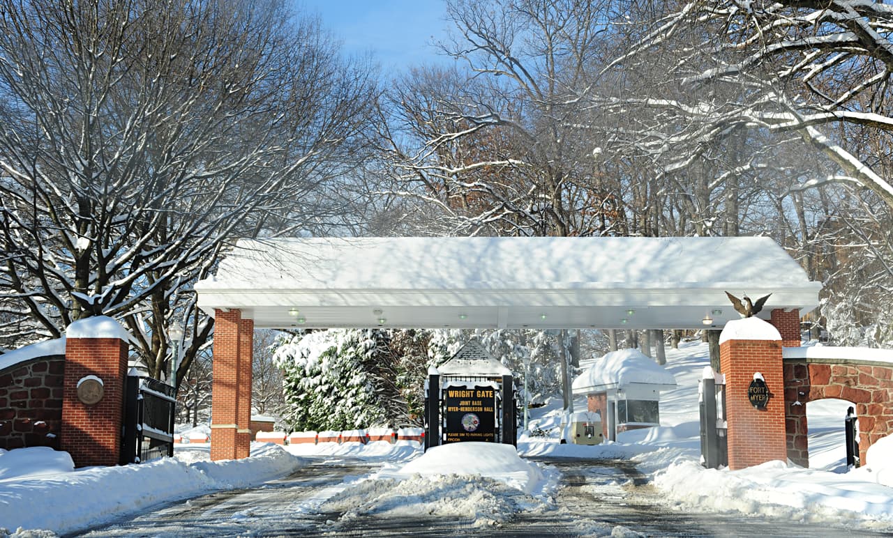 11 personas se sintieron enfermas tras abrir un sobre en una base militar en Virginia