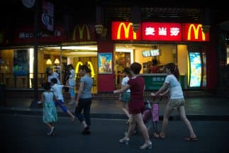Caen las ventas de McDonald's por escándalo de carne en mal estado en China
