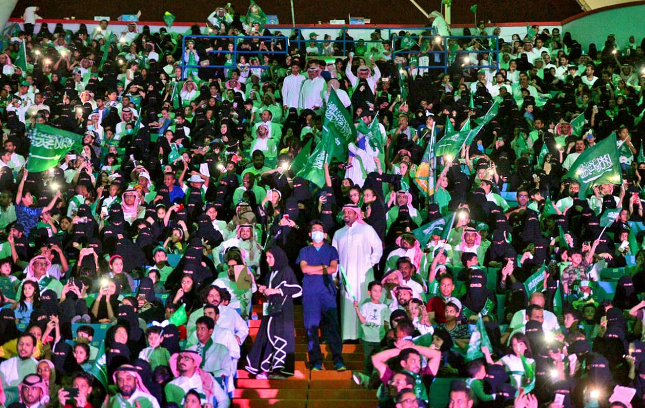 La primera vez que se permitió la entrada de familias completas al estadio principal en Riad fue el pasado mes de septiembre, en la celebración del día nacional de Arabia Saudita.