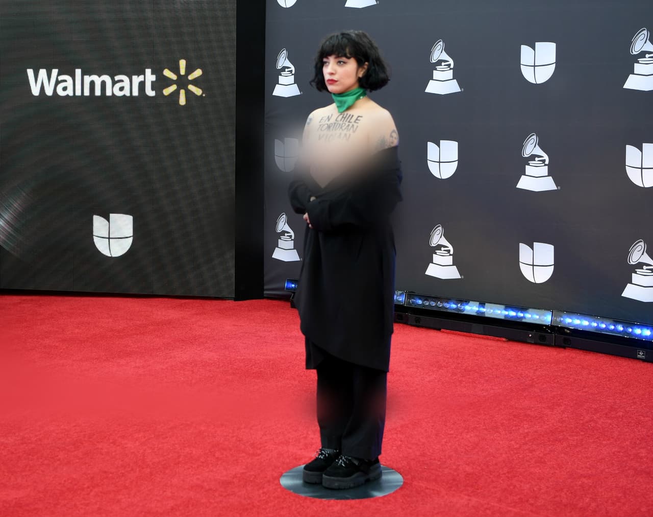 En más de una ocasión Mon Laferte, quien estuvo nominada cinco veces en los Latin GRAMMY 2017, ha sido nombrada por su activismo político y a favor de la comunidad LGBT.