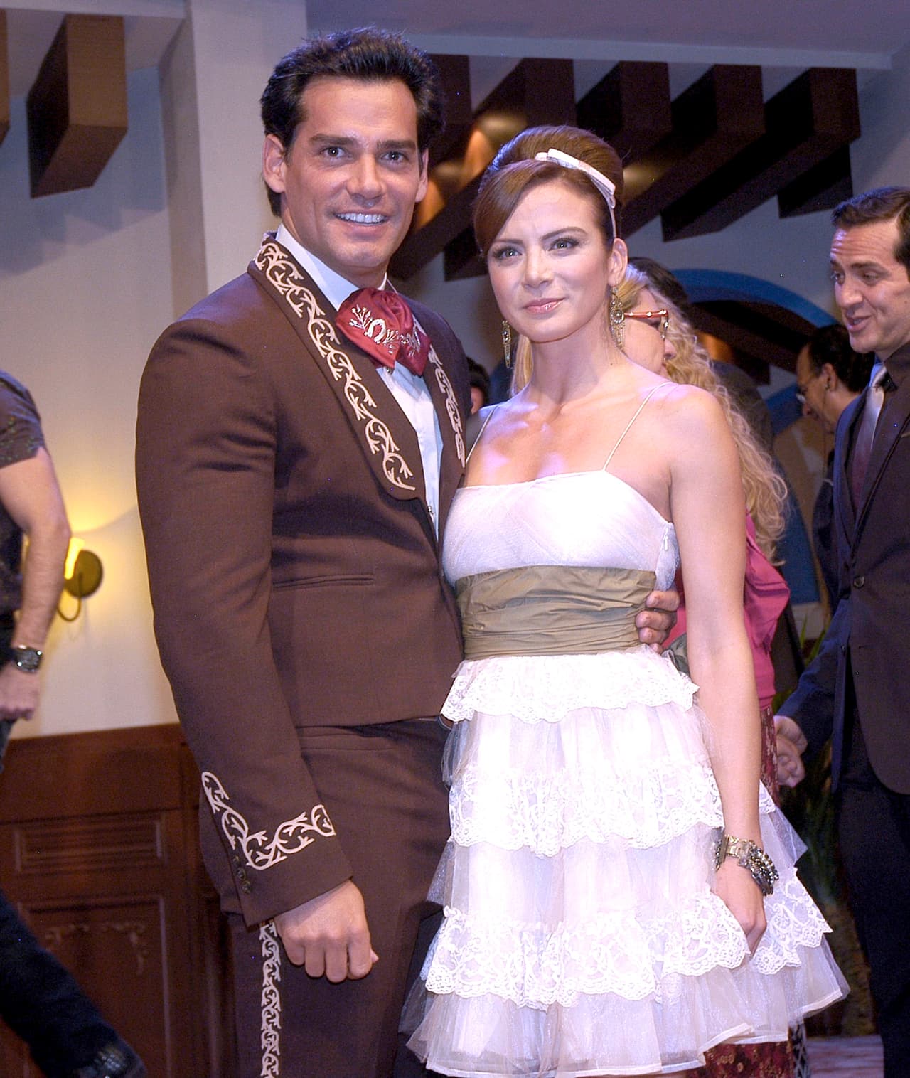 La historia protagonizada por 
<b><a href="http://www.univision.com/temas/cristian-de-la-fuente">Cristián de la Fuente</a></b> y 
<b><a href="http://www.univision.com/temas/silvia-navarro">Silvia Navarro</a></b>, 'Amor bravío', también cuenta con uno de los temas de 
<b><a href="http://www.univision.com/temas/vicente-fernandez">Vicente Fernández</a></b>.