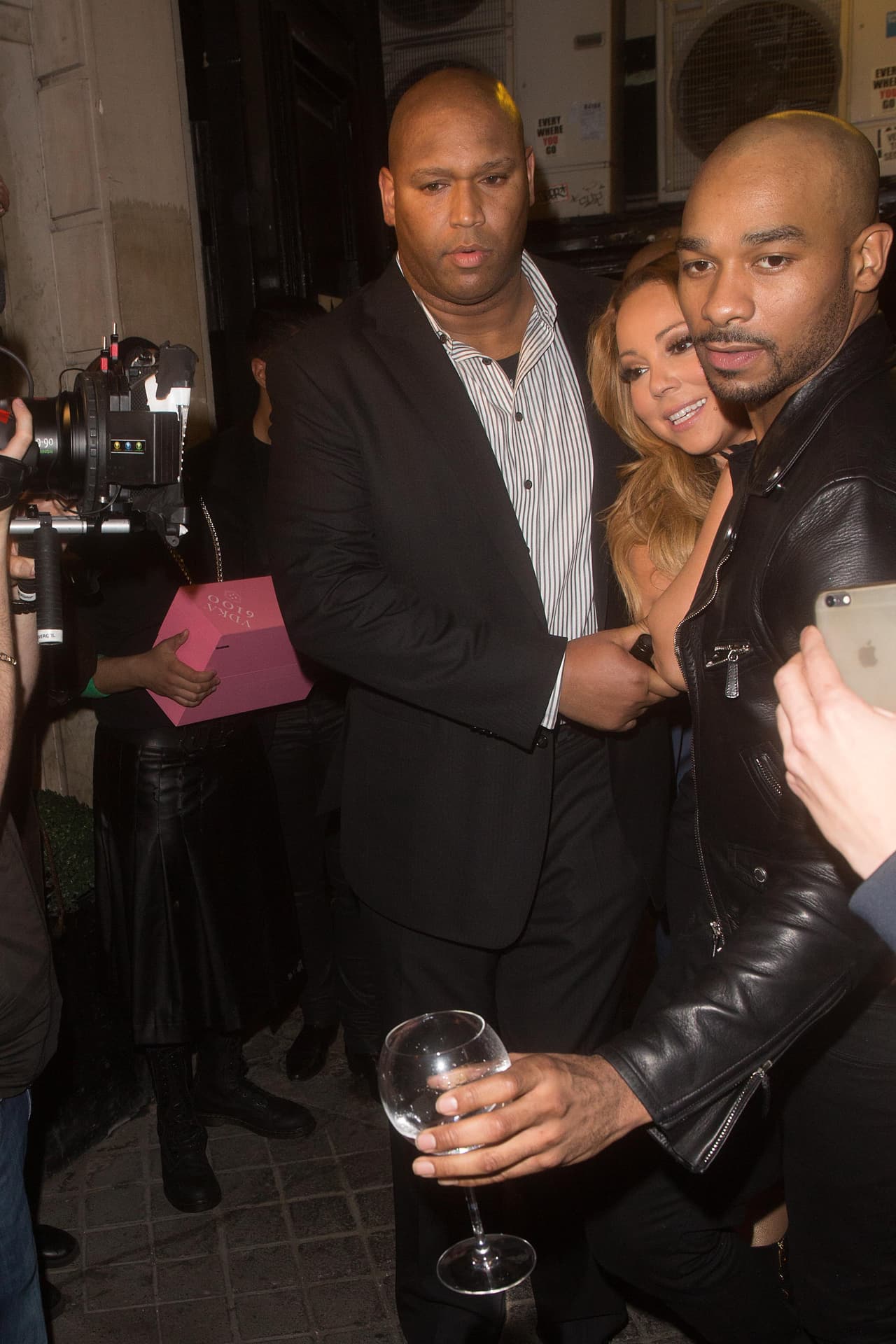 Sus guaruras hicieron todo por protegerla.