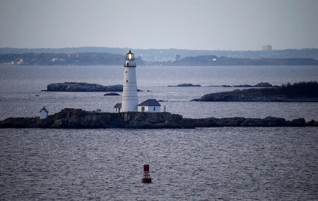 Un avión con seis personas a bordo desaparece frente a las costas de Massachusetts; la Guardia Costera inicia su búsqueda
