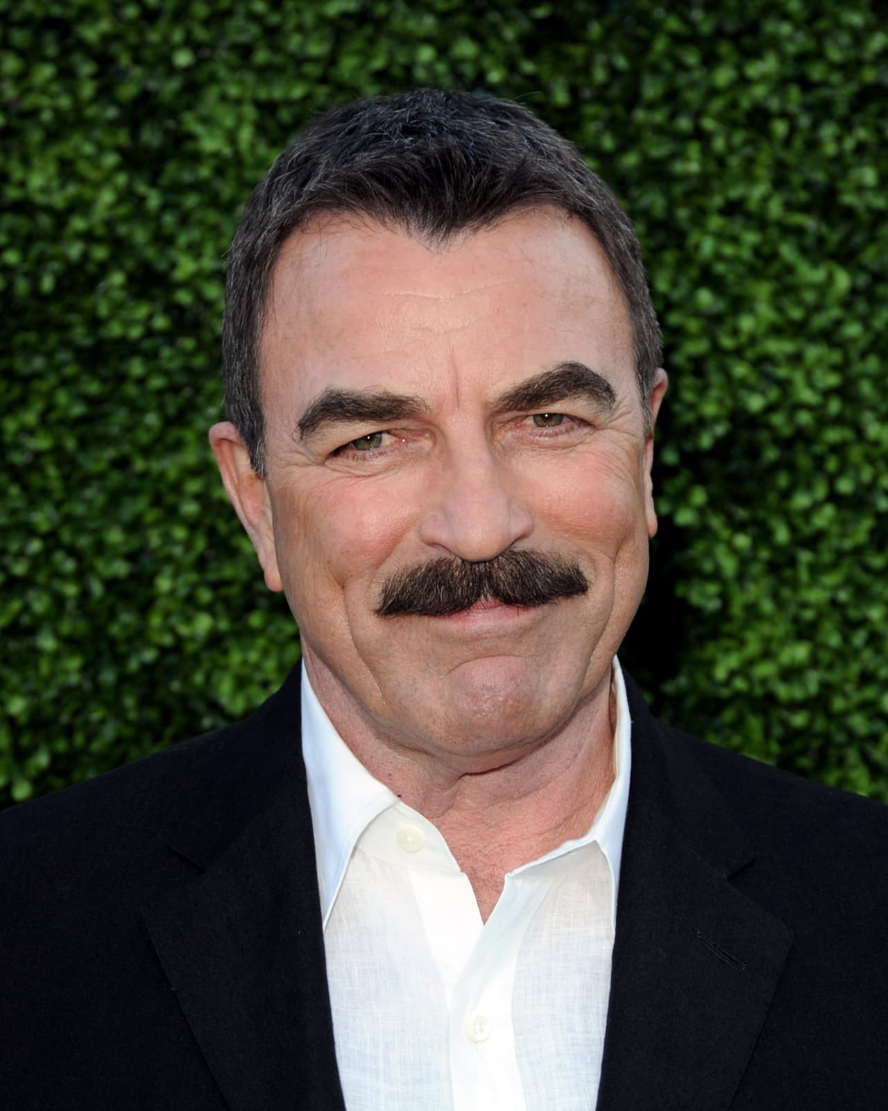 Thomas William Selleck, mejor conocido como Tom Selleck, es actor, productor y guionista estadounidense. Ha sido ganador de varios: Globo de Oro y Emmy.