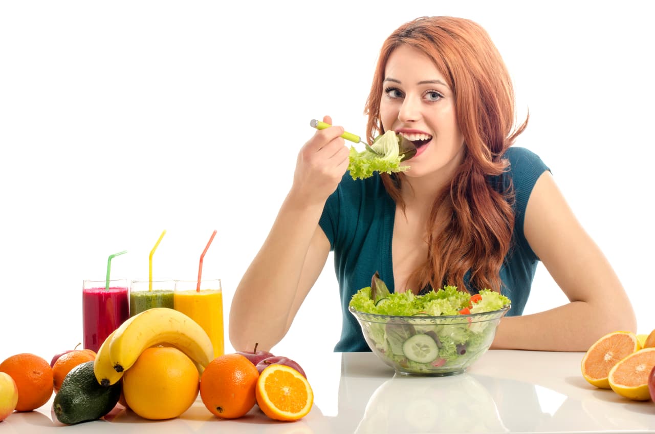 Saciantes. Una gran ventaja de consumir alimentos con alto contenido de agua es que agregan volumen, produciéndonos sensación de saciedad, con una mínima cantidad de calorías, destaca la universidad mencionada.