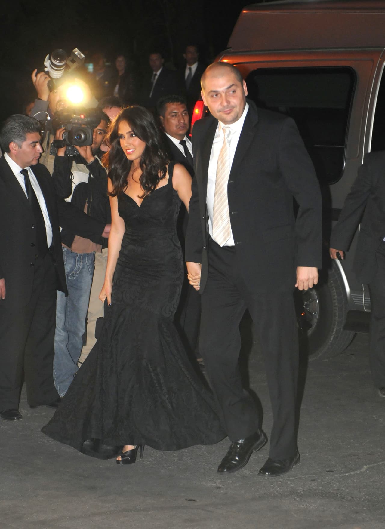 La relación duró poco más de seis meses y la actriz otra vez adjudicó este rompimiento al exceso de trabajo: "Él está a punto de empezar un nuevo disco, un disco maravilloso además, yo estoy en un foro metida de lunes a sábado de ocho de la mañana a diez de la noche, entonces es muy difícil poder tener una relación de lejos y decidimos tomar una pausa", dijo en marzo de 2011 para Esmas.
<br>