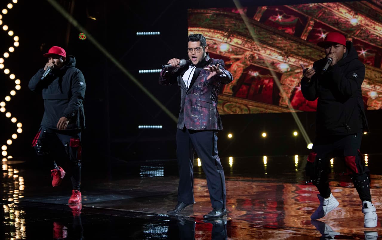 El grupo EVO fue el primero en cantar y mostrar su talento. Estos chicos originarios de la ciudad de México, combinaron ritmos y géneros de manera muy original.