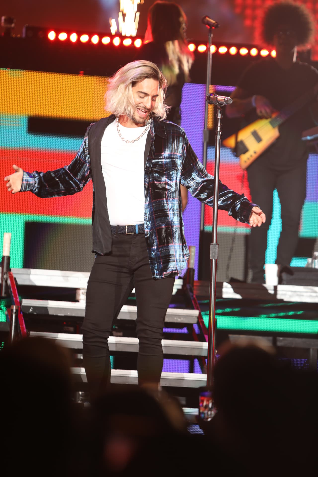 El 'Pretty boy' estremeció a su fanaticada con sus movimientos y pelo suelto.