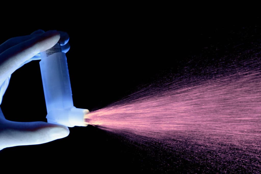 Popular inhalador para el asma desaparecerá de las farmacias: te explicamos cuáles son las alternativas