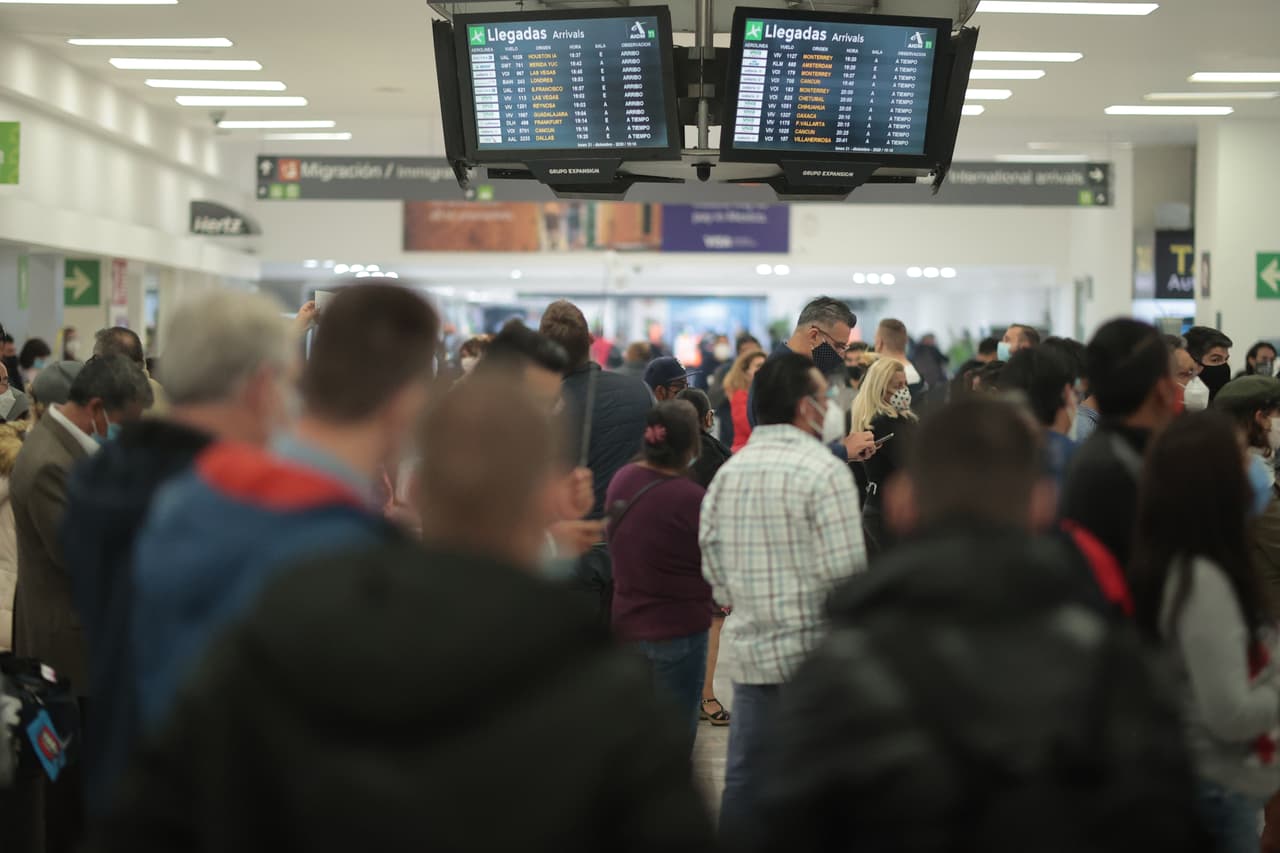 Las 
<a href="https://mx.usembassy.gov/u-s-citizen-services/covid-19-information/" target="_blank">autoridades federales estadounidenses</a> han dicho que tienen una capacidad limitada para brindar servicios de emergencia a sus ciudadanos en muchas áreas de México, ya que los viajes de empleados del gobierno a ciertas áreas de ese país están prohibidos o restringidos.