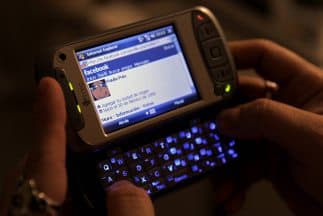 Se conocieron en redes sociales, la invitó a una fiesta pero era un engaño y la violó