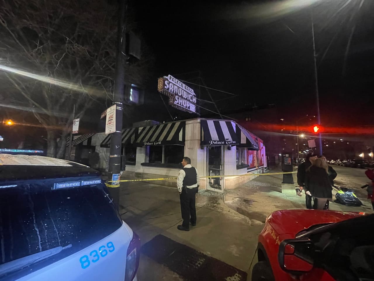 El Cuerpo de Bomberos de Chicago reporta que 
<b>el incendio se produjo pasadas las 10 de la noche</b>, en el 1408 oeste de la calle Madison.