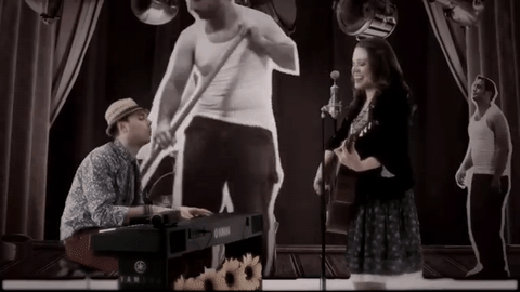 <b>Me voy </b>
<br>
<i>"Ay, harta de ti ya estoy, </i>
<br>
<i>Me dieron fuerza las caídas, </i>
<br>
<i>Ya sanaron las heridas.</i>
<br>
<i>Ya no te daré lo que me pidas,</i>
<br>
<i>Te daré lo que mereces,</i>
<br>
<i>Me voy sin decirte adiós".</i>