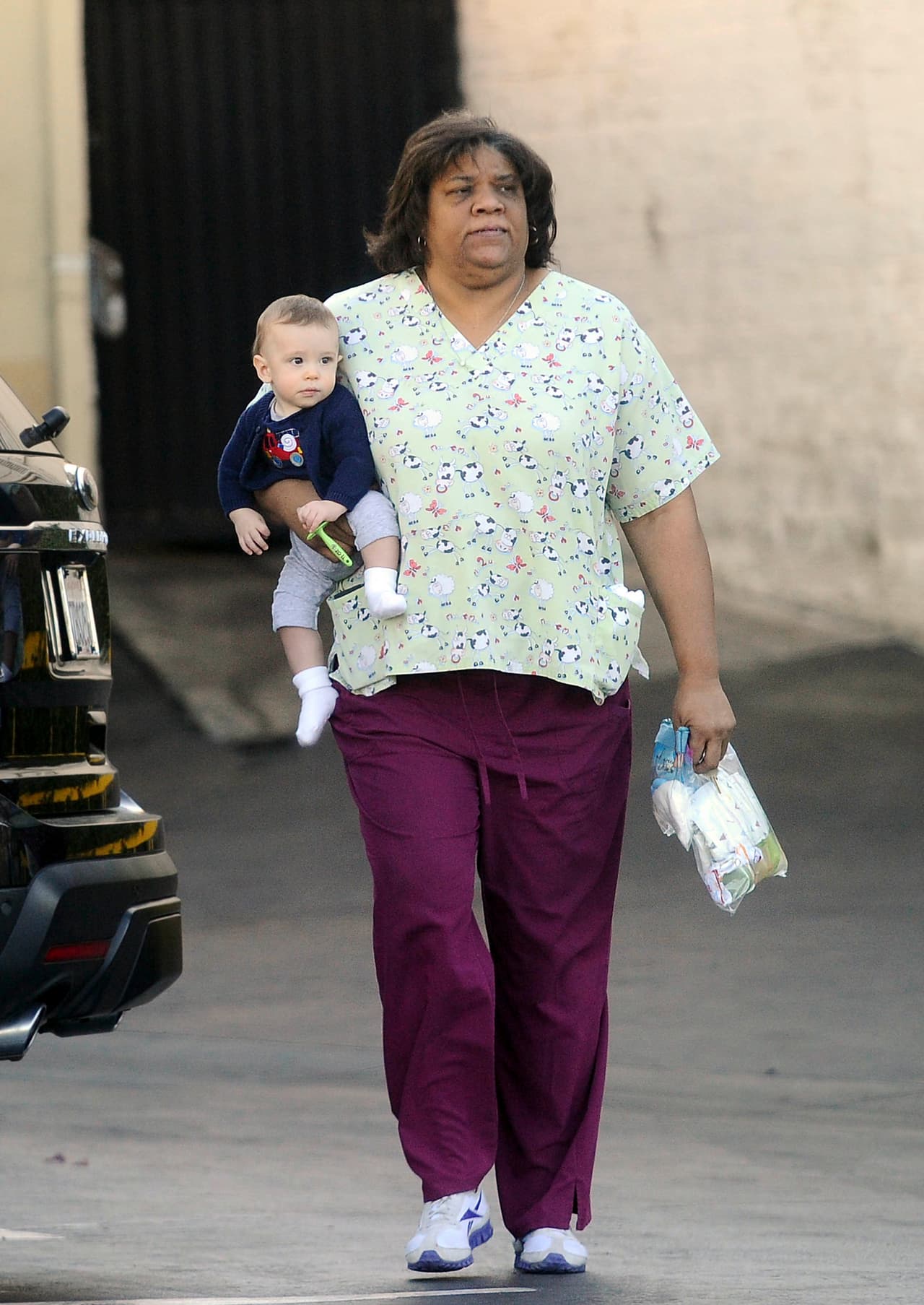 La nana del pequeño cargó hasta con el lunch por si en algún momento al nene le daba hambre.