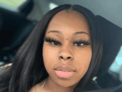 A más de un año del homicidio de la joven Timeria Jones de 22 años de edad las autoridades aún están buscando al sospechoso de este crimen ocurrido el 2 de junio del 2020 en la cuadra 7460 de la calle S. Westmoreland Rd. Si tiene información contacte al detective Walton al (214) 701-8453.