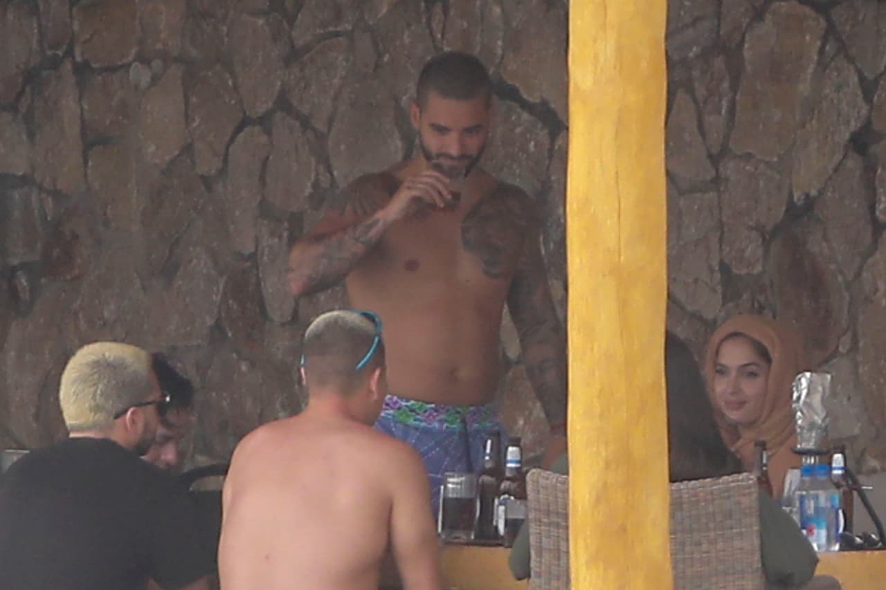 Un día antes de la premier del documental, fue captado en las playas mexicanas de Cabo San Lucas disfrutando de unas vacaciones.