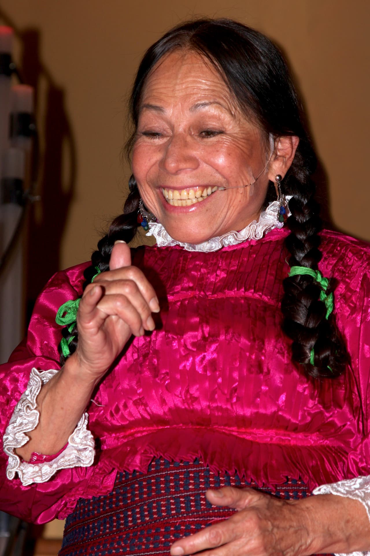 <b>María Elena Velasco</b> fue quien dio vida al entrañable personaje de '
<b><a href="http://www.univision.com/networks/tlnovelas/murio-la-india-maria-recuerdala-aqui-fotos" target="_blank">La India María</a></b>', una mujer indígena originaria de San José de los Burros, alegre, carismática y muy ingeniosa,. Comúnmente era protagonista de situaciones absurdas.